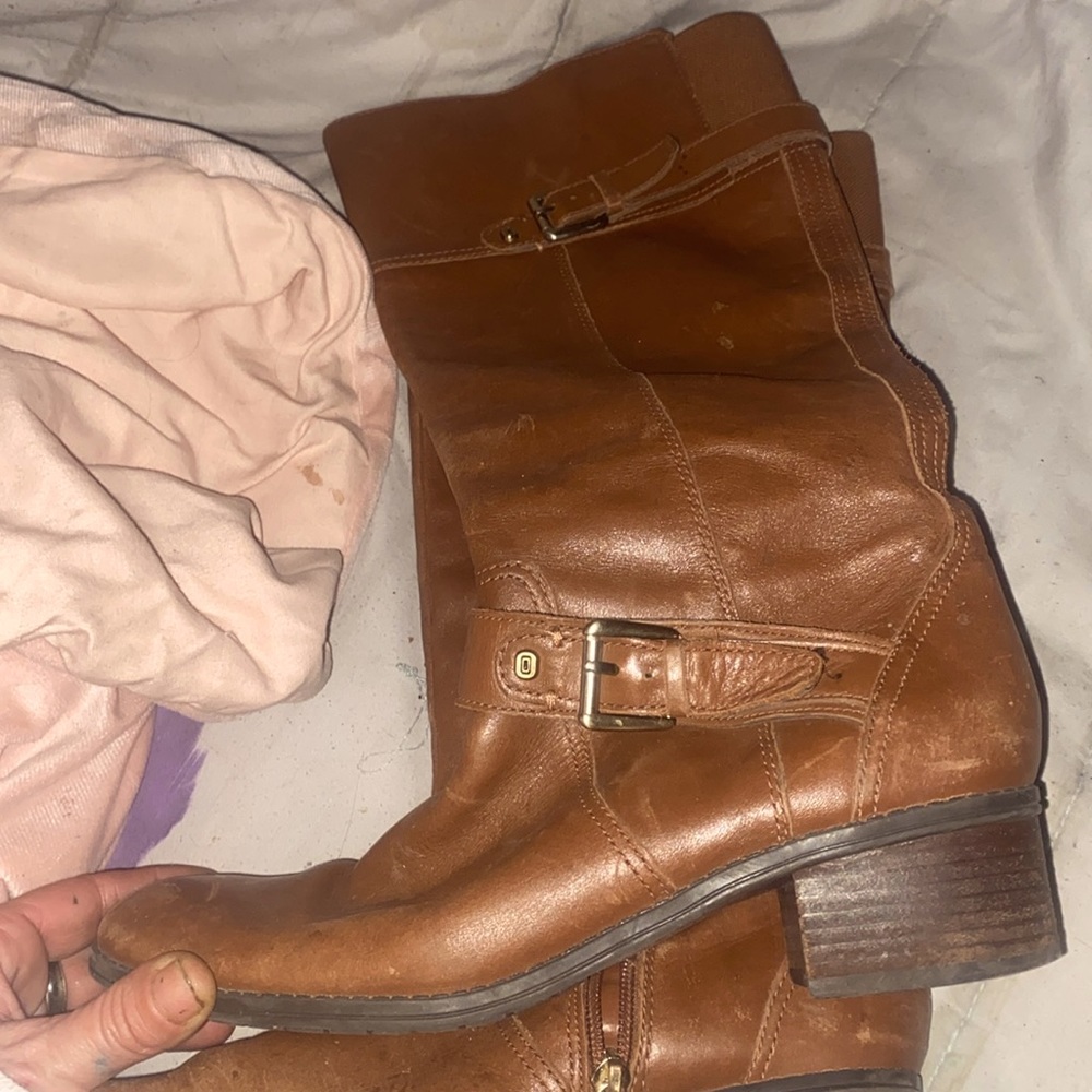 Size 8M they are very comfortable and Non slippery